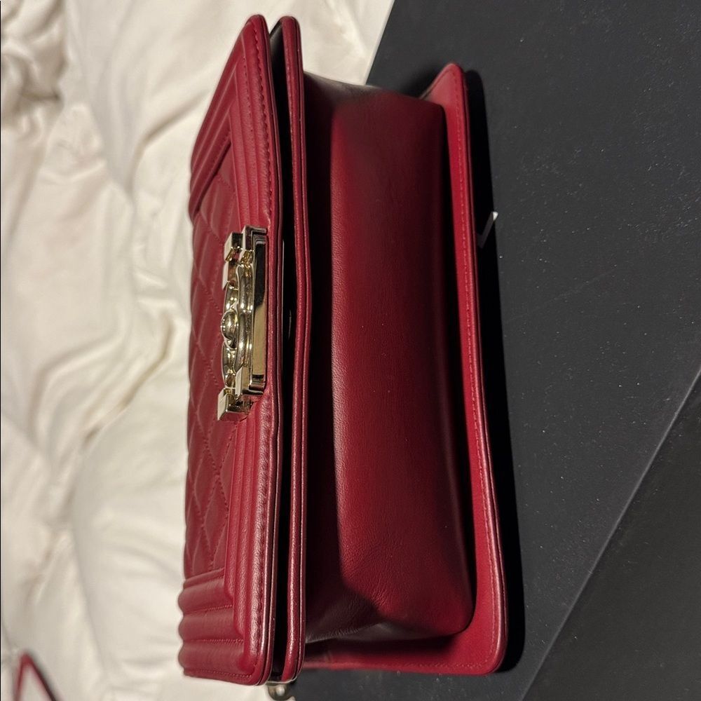 CHANEL SMALL BOY BAG 22 SERIES LAMBSKIN EXCELLENT PRE LOVED CONDITION DEEP RED - Picture 4 of 11